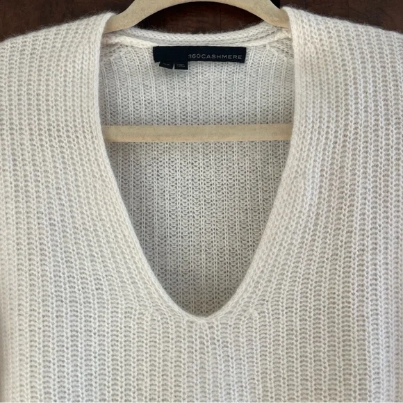 100% Cashmere White Knit V Neck Sweater - Picture 2 of 7
